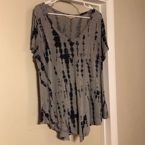 Front of Closet maternity tee